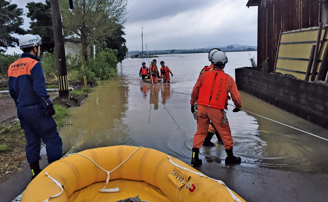 大雨被害により逸水した木山川での救助